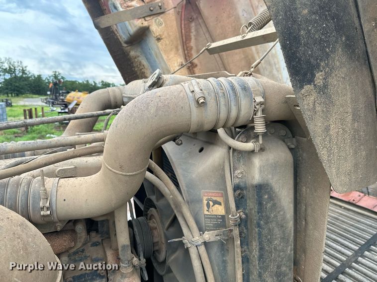 image for item LG9123 2000 Freightliner FLD  semi truck