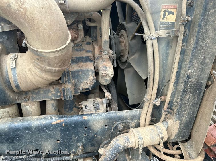 image for item LG9123 2000 Freightliner FLD  semi truck