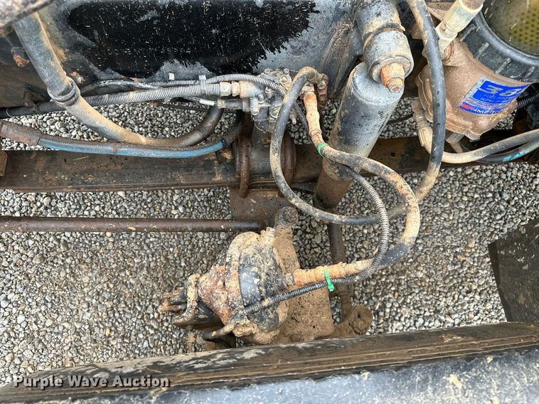 image for item LG9123 2000 Freightliner FLD  semi truck