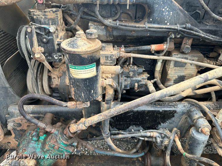 image for item LG9123 2000 Freightliner FLD  semi truck