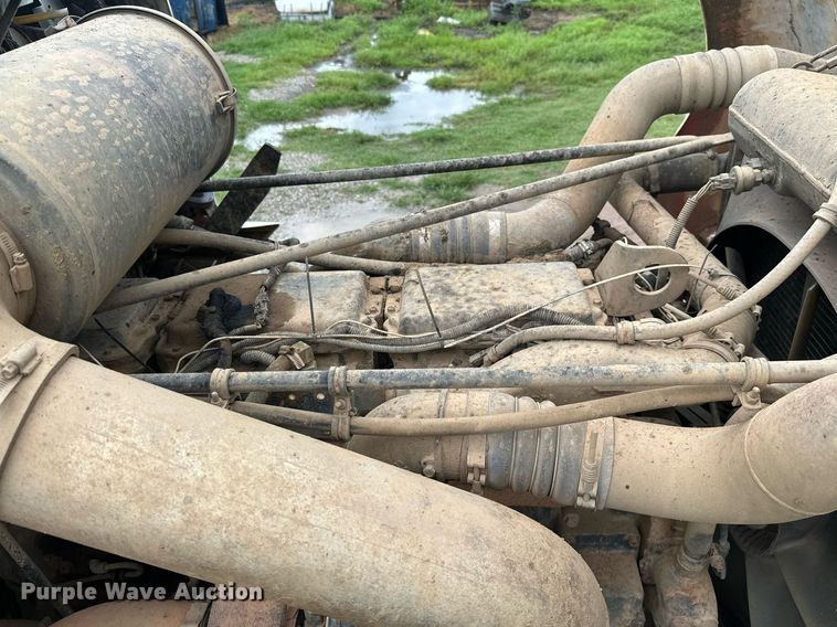 image for item LG9123 2000 Freightliner FLD  semi truck