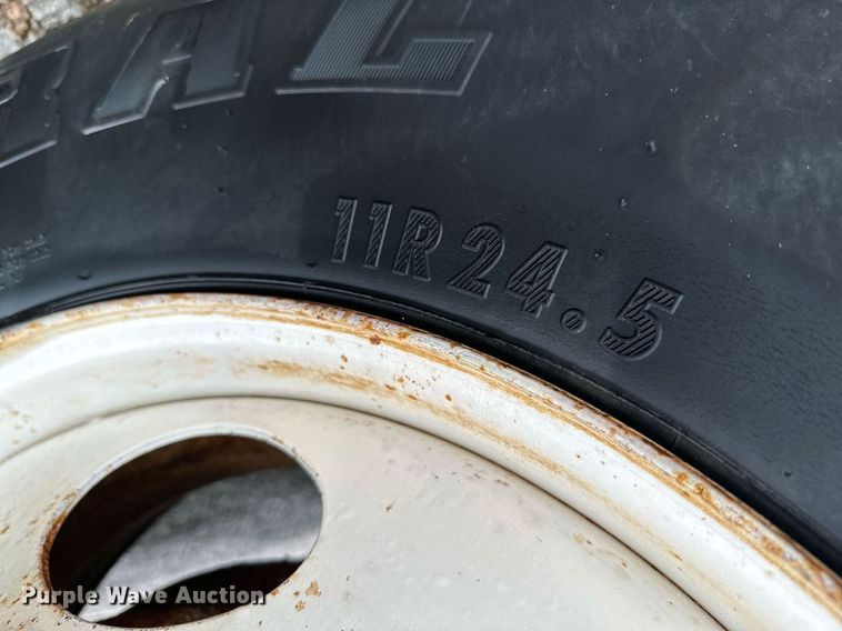 image for item LG9123 2000 Freightliner FLD  semi truck