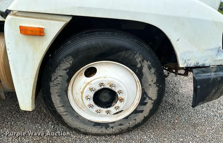 image for item LG9123 2000 Freightliner FLD  semi truck