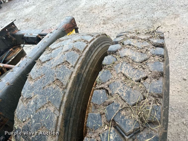 image for item LG9123 2000 Freightliner FLD  semi truck