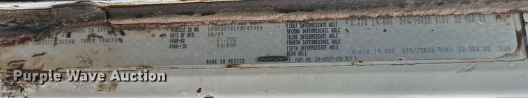 image for item LG9123 2000 Freightliner FLD  semi truck