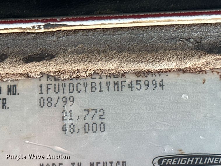 image for item LG9123 2000 Freightliner FLD  semi truck