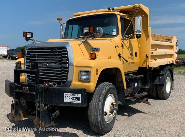 image for item LH9735 1994 Ford L8000  dump truck