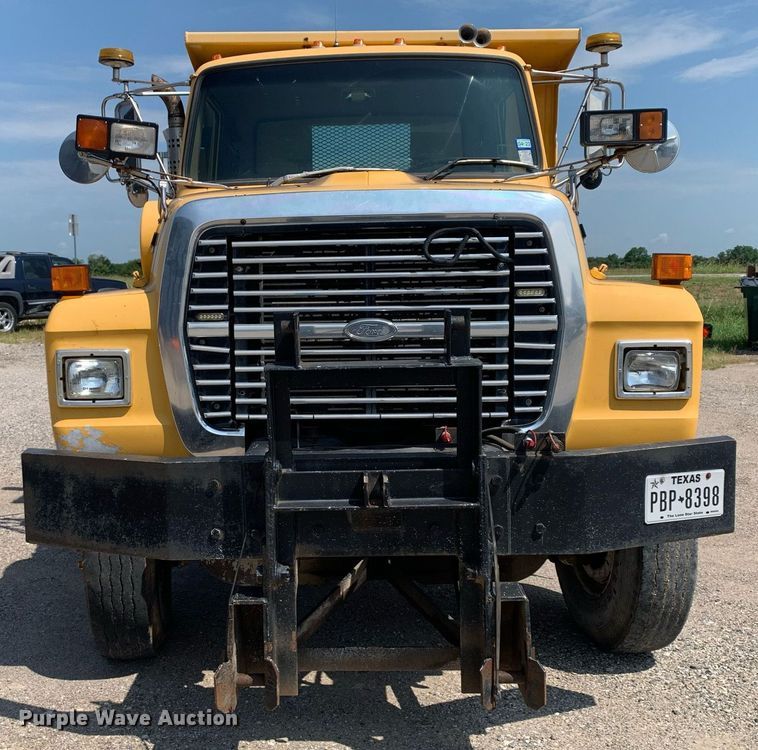image for item LH9735 1994 Ford L8000  dump truck