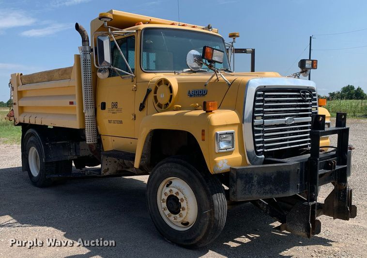 image for item LH9735 1994 Ford L8000  dump truck