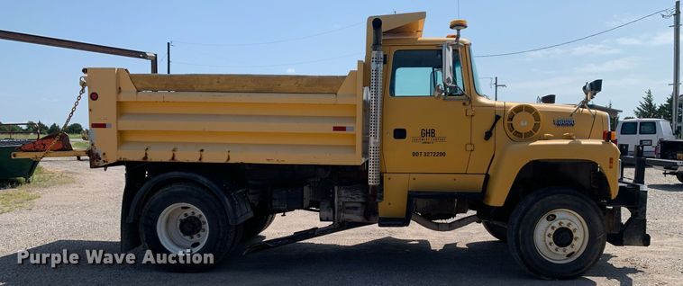 image for item LH9735 1994 Ford L8000  dump truck