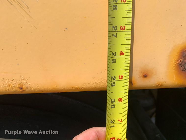 image for item LH9735 1994 Ford L8000  dump truck