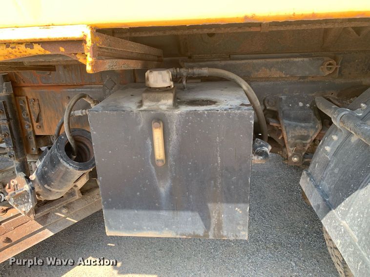 image for item LH9735 1994 Ford L8000  dump truck