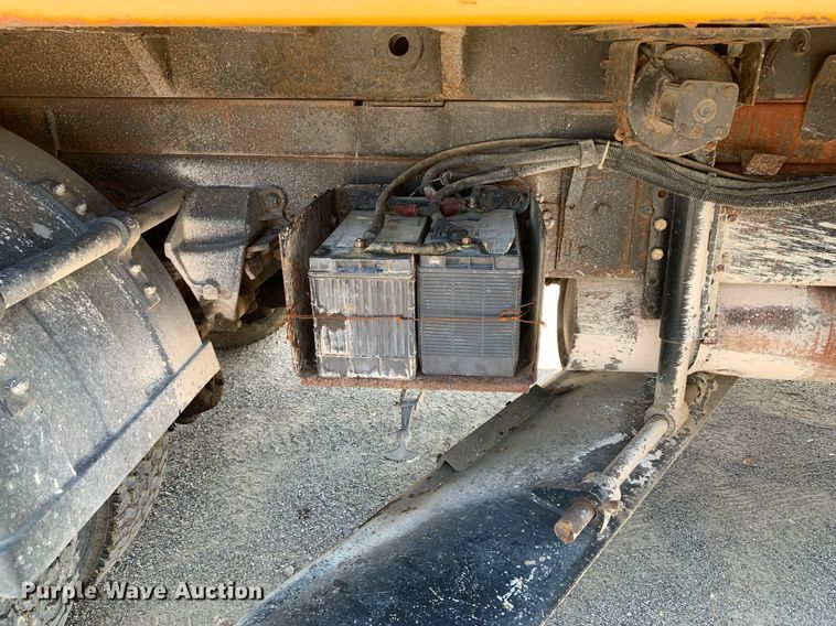 image for item LH9735 1994 Ford L8000  dump truck