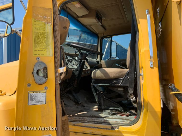 image for item LH9735 1994 Ford L8000  dump truck