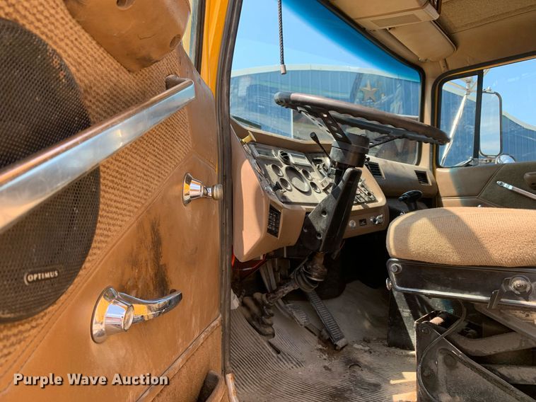 image for item LH9735 1994 Ford L8000  dump truck