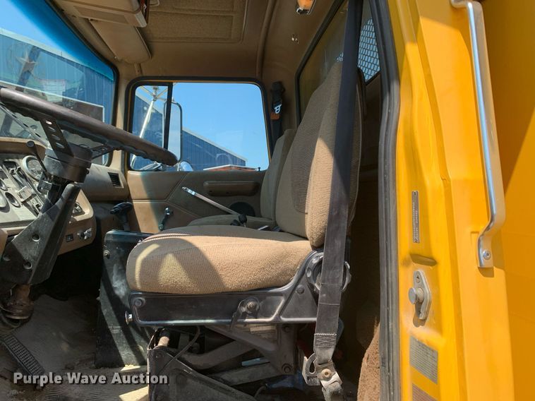 image for item LH9735 1994 Ford L8000  dump truck