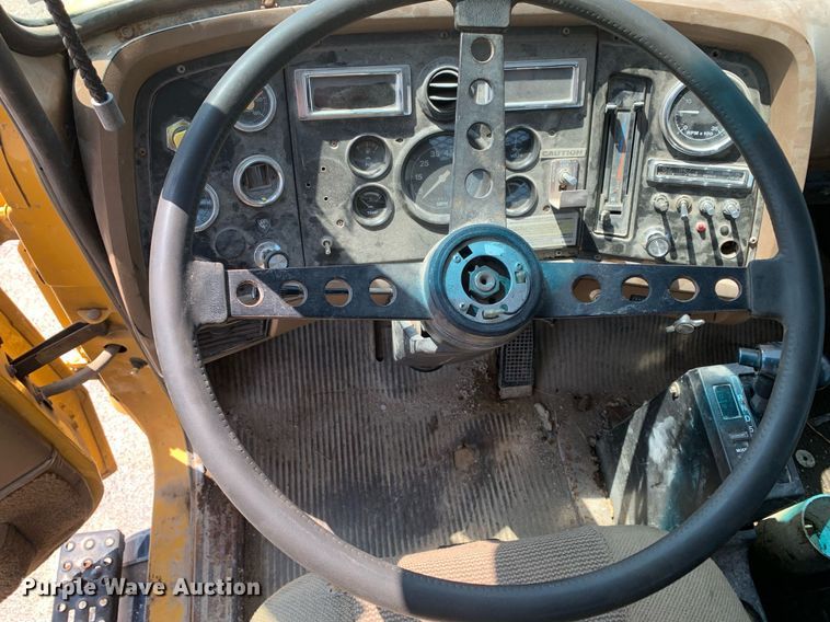 image for item LH9735 1994 Ford L8000  dump truck