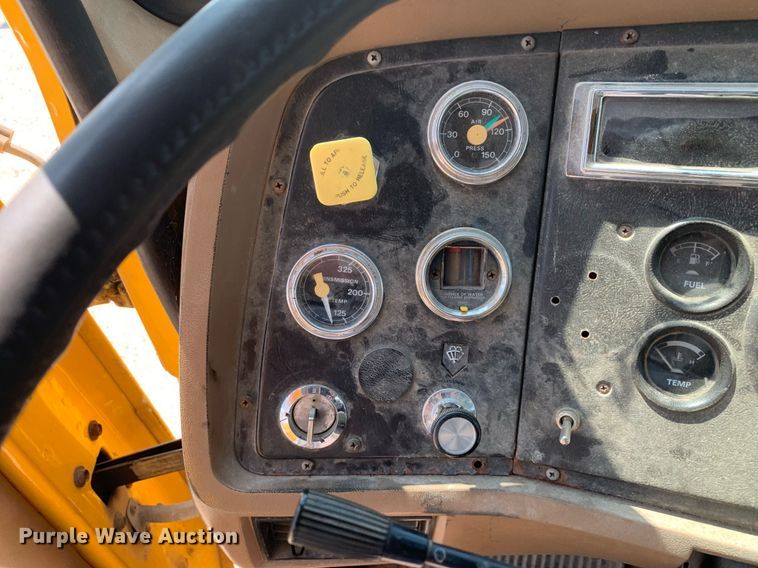 image for item LH9735 1994 Ford L8000  dump truck