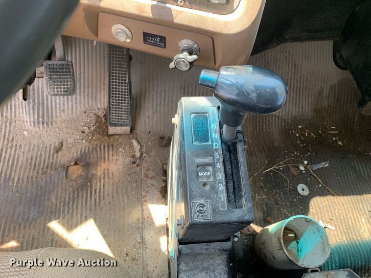 image for item LH9735 1994 Ford L8000  dump truck