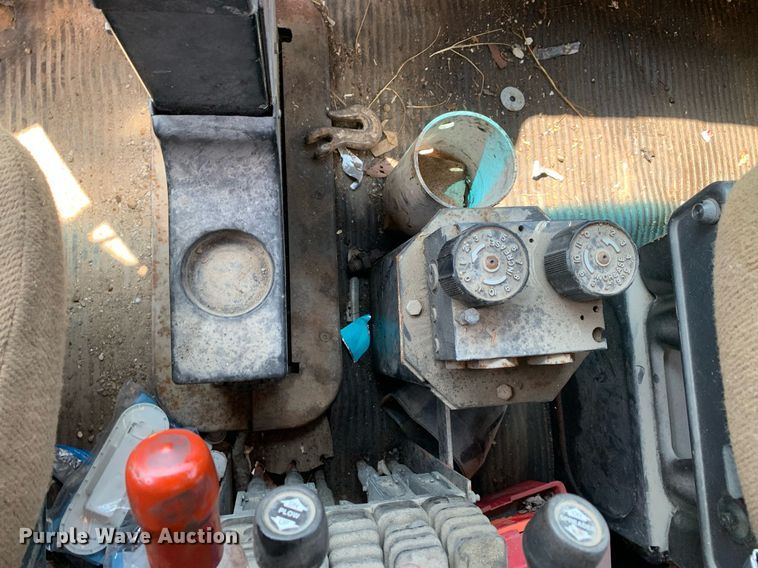 image for item LH9735 1994 Ford L8000  dump truck