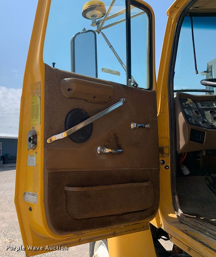 image for item LH9735 1994 Ford L8000  dump truck