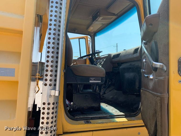 image for item LH9735 1994 Ford L8000  dump truck