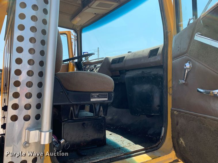 image for item LH9735 1994 Ford L8000  dump truck