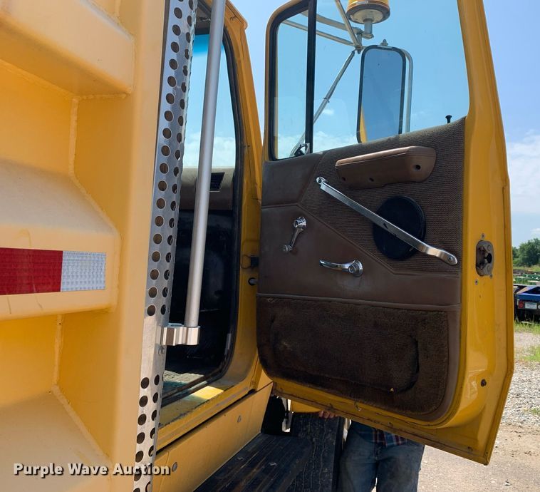 image for item LH9735 1994 Ford L8000  dump truck