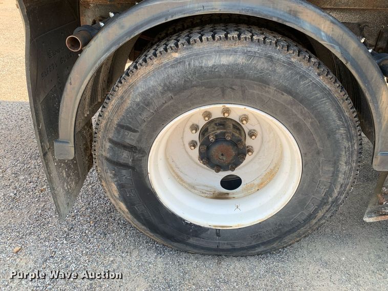 image for item LH9735 1994 Ford L8000  dump truck