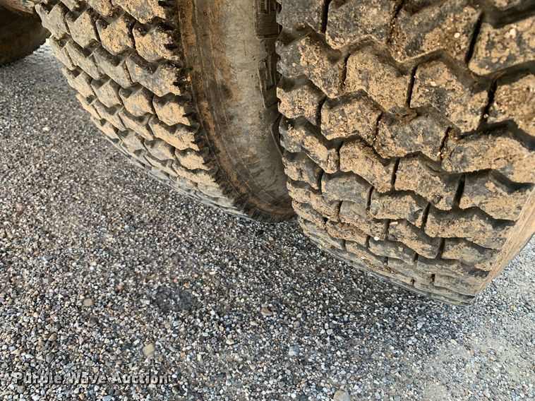 image for item LH9735 1994 Ford L8000  dump truck