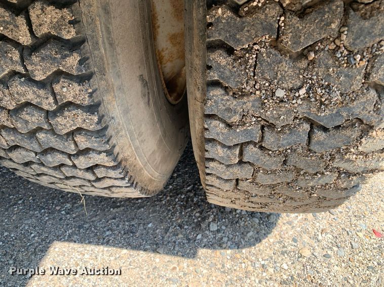 image for item LH9735 1994 Ford L8000  dump truck