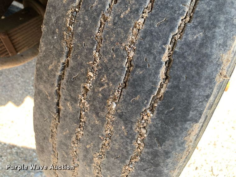 image for item LH9735 1994 Ford L8000  dump truck