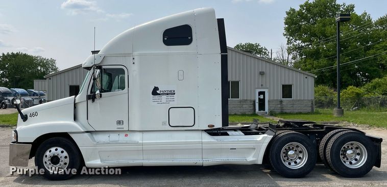 image for item LJ9682 2004 Freightliner Century Class  semi truck