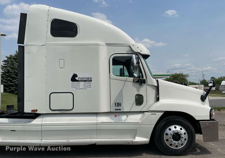 image for item LJ9682 2004 Freightliner Century Class  semi truck