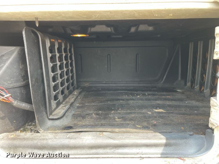 image for item LJ9682 2004 Freightliner Century Class  semi truck