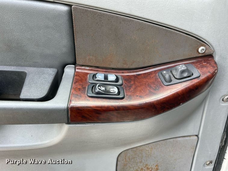 image for item LJ9682 2004 Freightliner Century Class  semi truck