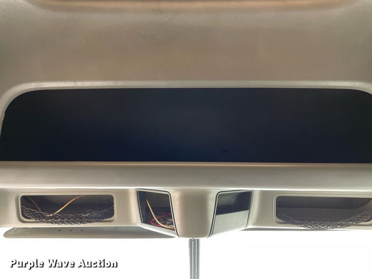 image for item LJ9682 2004 Freightliner Century Class  semi truck