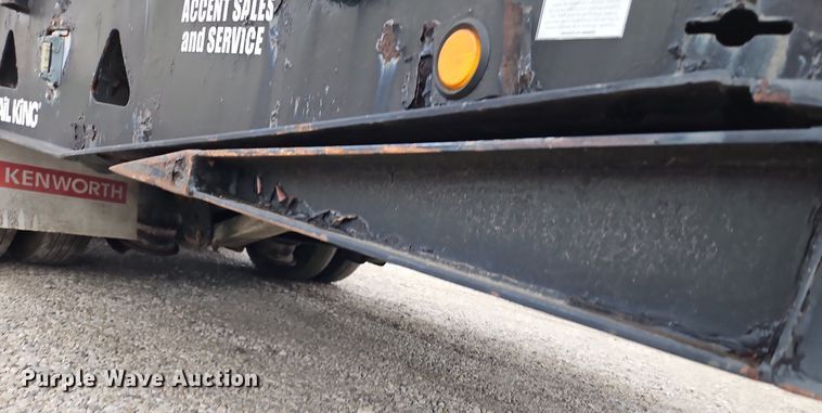 image for item LM9055 2007 Trail King TK70HT-482  drop deck equipment trailer