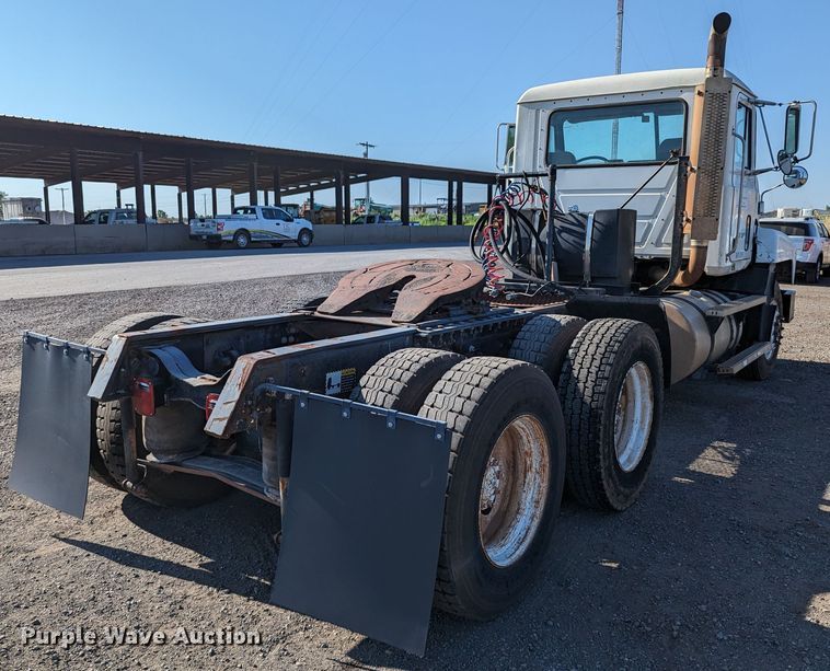 image for item LM9852 1996 Mack CH613  semi truck