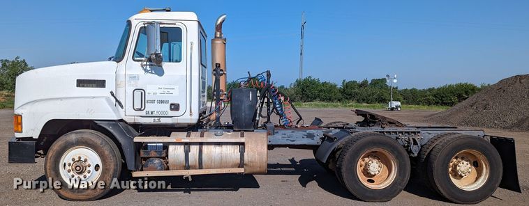 image for item LM9852 1996 Mack CH613  semi truck
