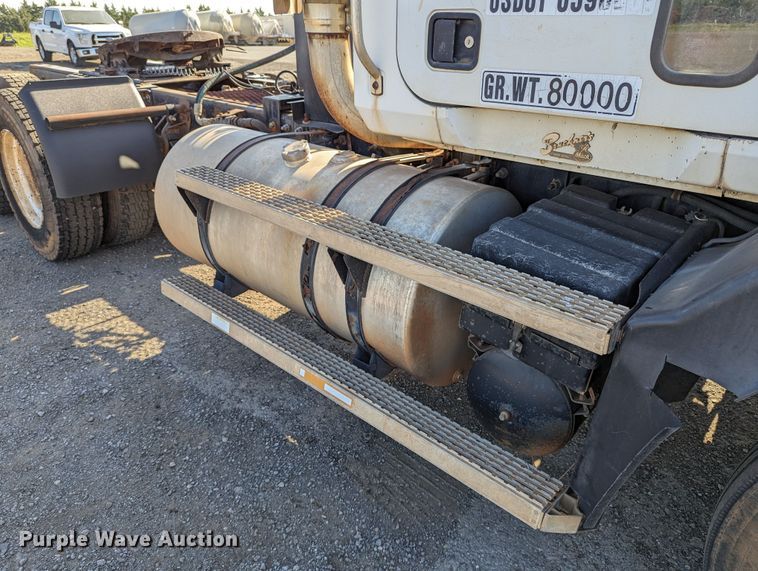 image for item LM9852 1996 Mack CH613  semi truck