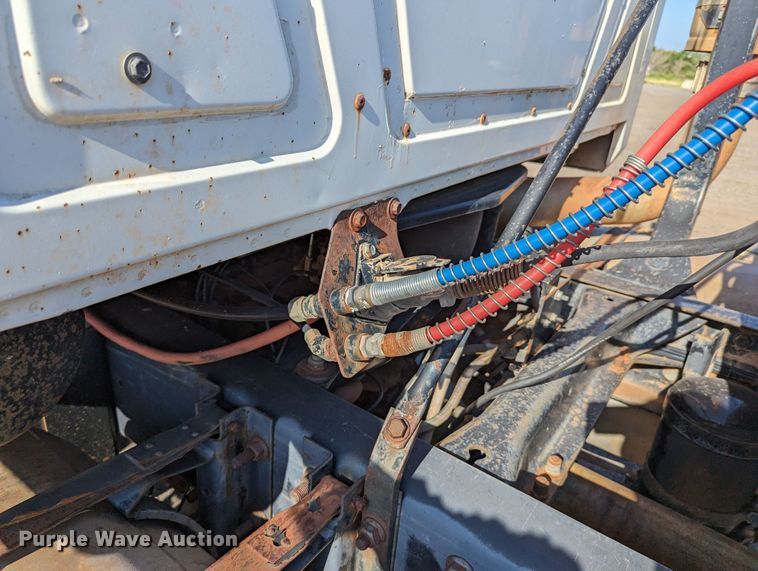 image for item LM9852 1996 Mack CH613  semi truck