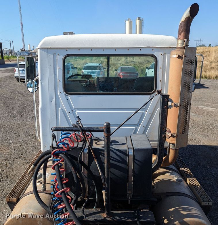 image for item LM9852 1996 Mack CH613  semi truck