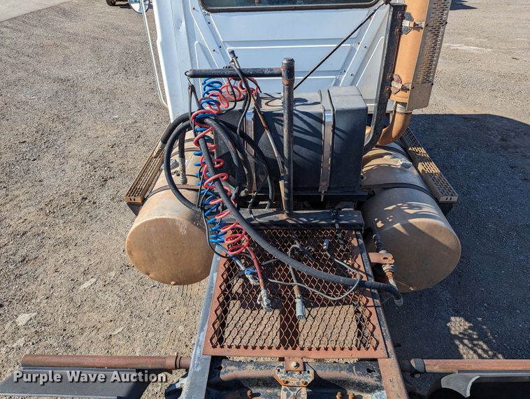 image for item LM9852 1996 Mack CH613  semi truck