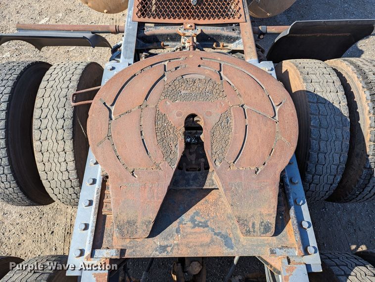 image for item LM9852 1996 Mack CH613  semi truck