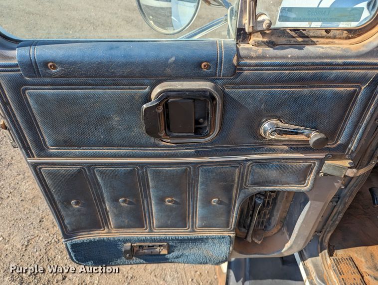 image for item LM9852 1996 Mack CH613  semi truck