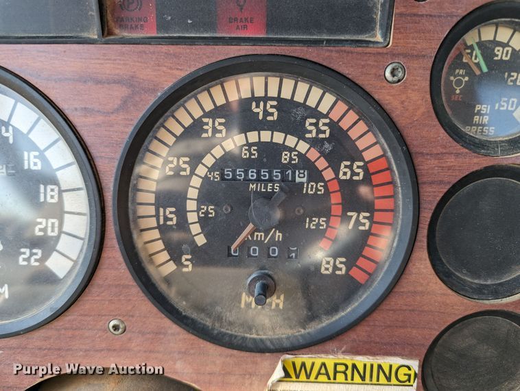 image for item LM9852 1996 Mack CH613  semi truck