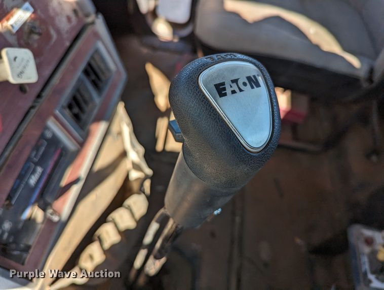 image for item LM9852 1996 Mack CH613  semi truck