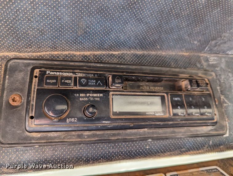 image for item LM9852 1996 Mack CH613  semi truck