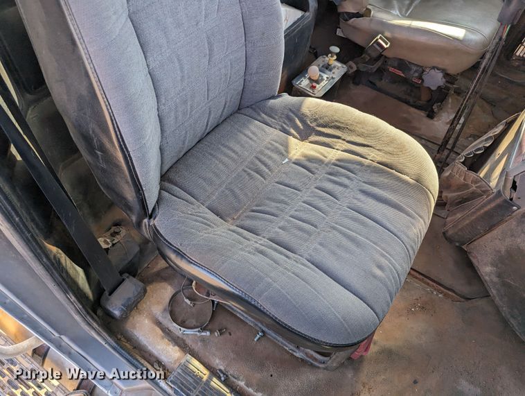 image for item LM9852 1996 Mack CH613  semi truck